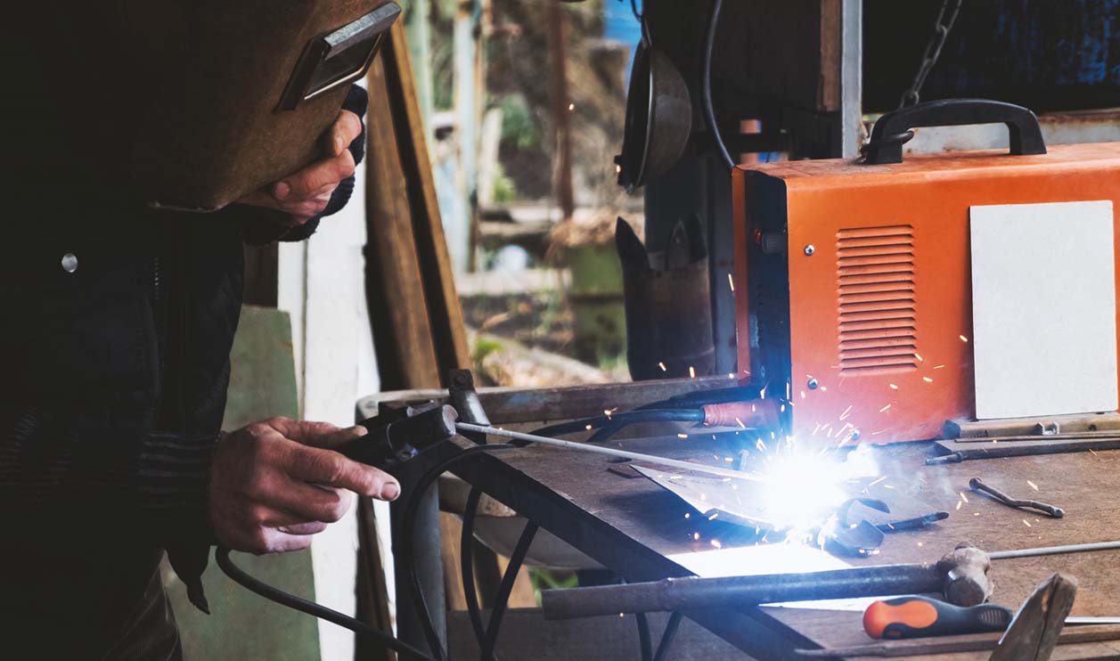 Elektrode lassen voor sterk en betrouwbaar metaalwerk. Laat ons uw project aanpakken met onze professionele lasapparatuur.